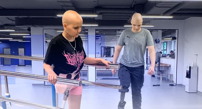 Дитинство має бути активним: Віра та Богдан стали першими дітьми у програмі протезування Future for Ukraine