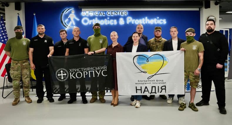 Більше можливостей для відновлення мобільності: Християнський корпус та БФ «Надія» долучаються до програми протезування Future for Ukraine