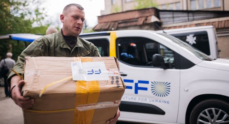 FFU handed over first aid kits to the military