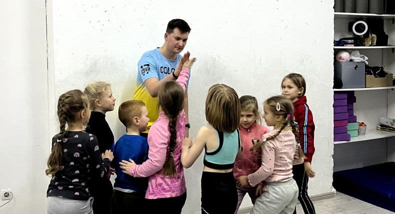 Oleksandr Chaika held his first acrobatics class after prosthetics