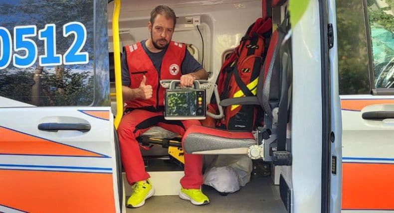 Defibrillators for the military and civilians rescue from the front line