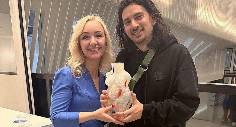 FFU sold a vase by the Ukrainian brand YAKUSH at i am u are fair in New York to support the GIDNA project