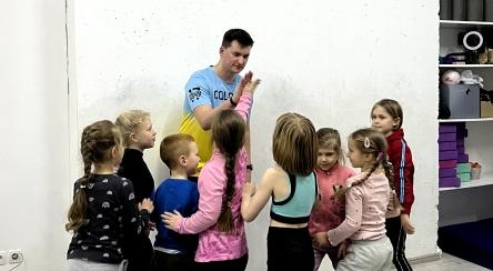 Oleksandr Chaika held his first acrobatics class after prosthetics