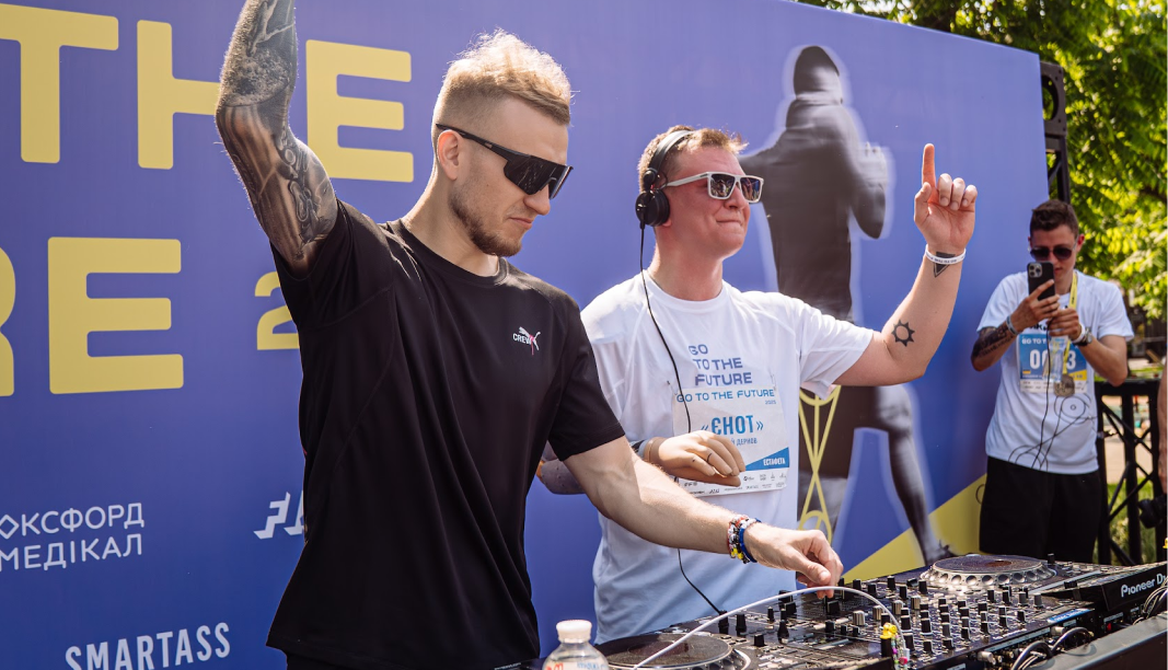 Go to the Future - photo 16